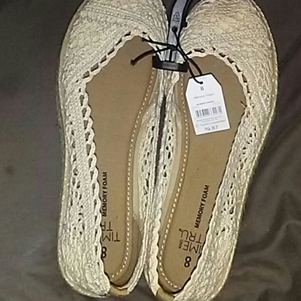 Time and Tru slip ons *Read description for size*